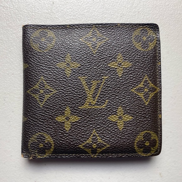 Louis Vuitton Other - Louis Vuitton Men’s Monogram Pattern Bi Fold Leather Wallet 100% Authentic